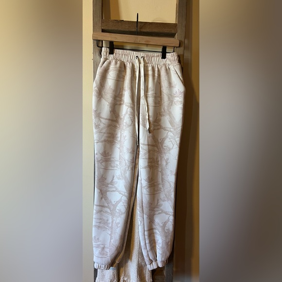 Altar'd State Pants - Altar'd State super soft camo joggers size small